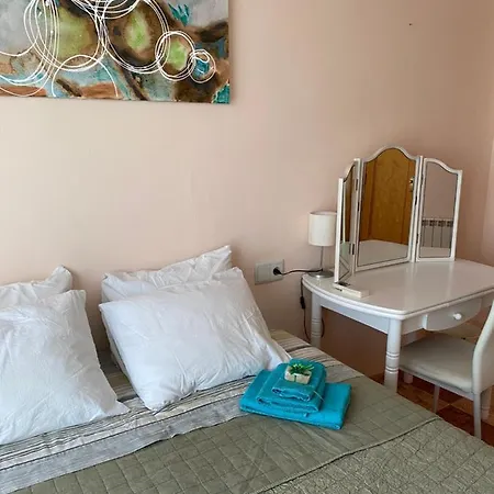 Comfortable Guest With Balcony Alloggio in famiglia Beniarjo