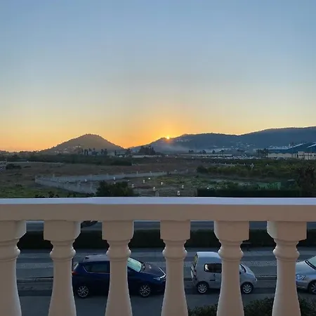 Comfortable Guest With Balcony Alloggio in famiglia Beniarjo