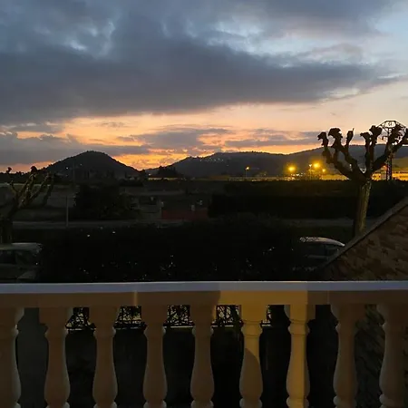Homestay Comfortable Guest With Balcony